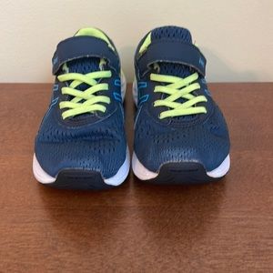 ASICS Pre Excite 8 sneakers